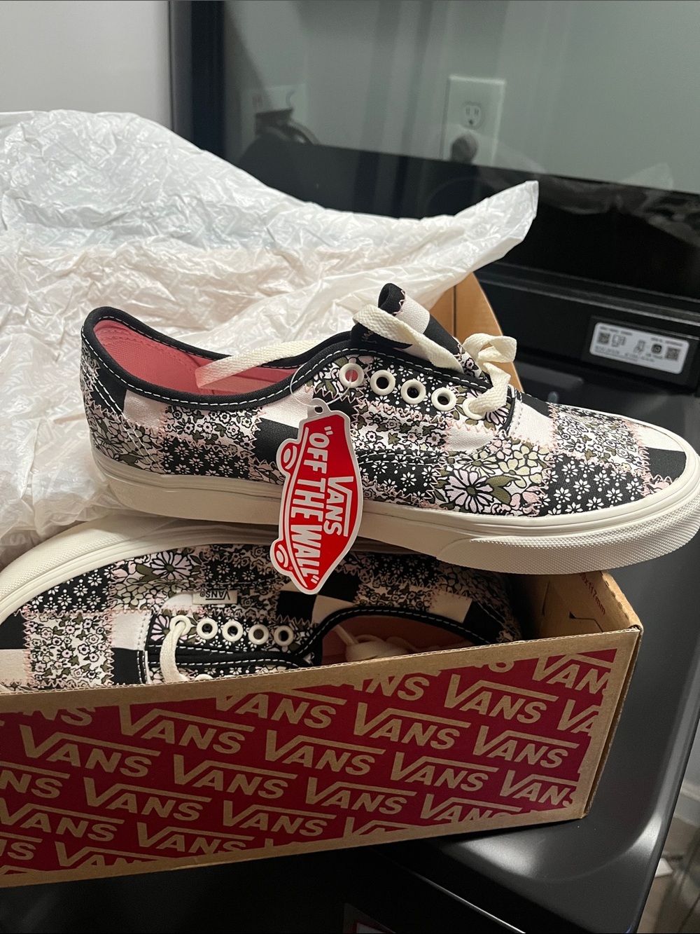 Vans Floral Low-Top Sneakers in Black & Cream with Pink Lining with came green !